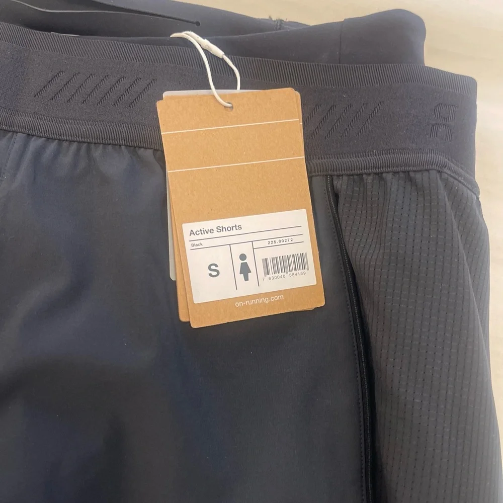 NWT On Cloud running shorts - Picture 2 of 6
